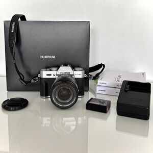 Fujifilm X-T20 with XF 18-55mm OIS Lens (Silver)